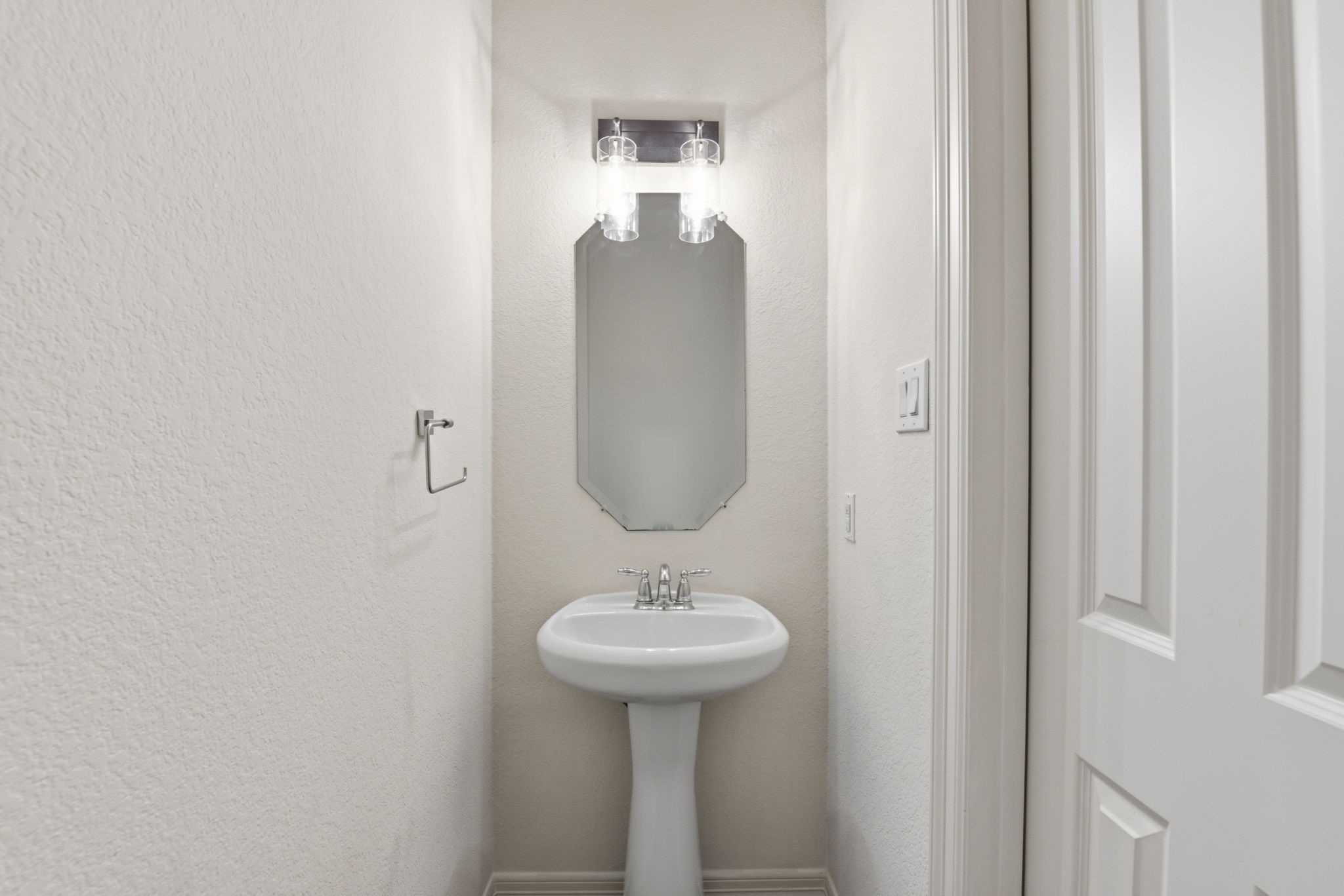 3209 Clearview Circle Houston, TX 77025 - Photo 24 of 40 a bathroom with a sink and a mirror