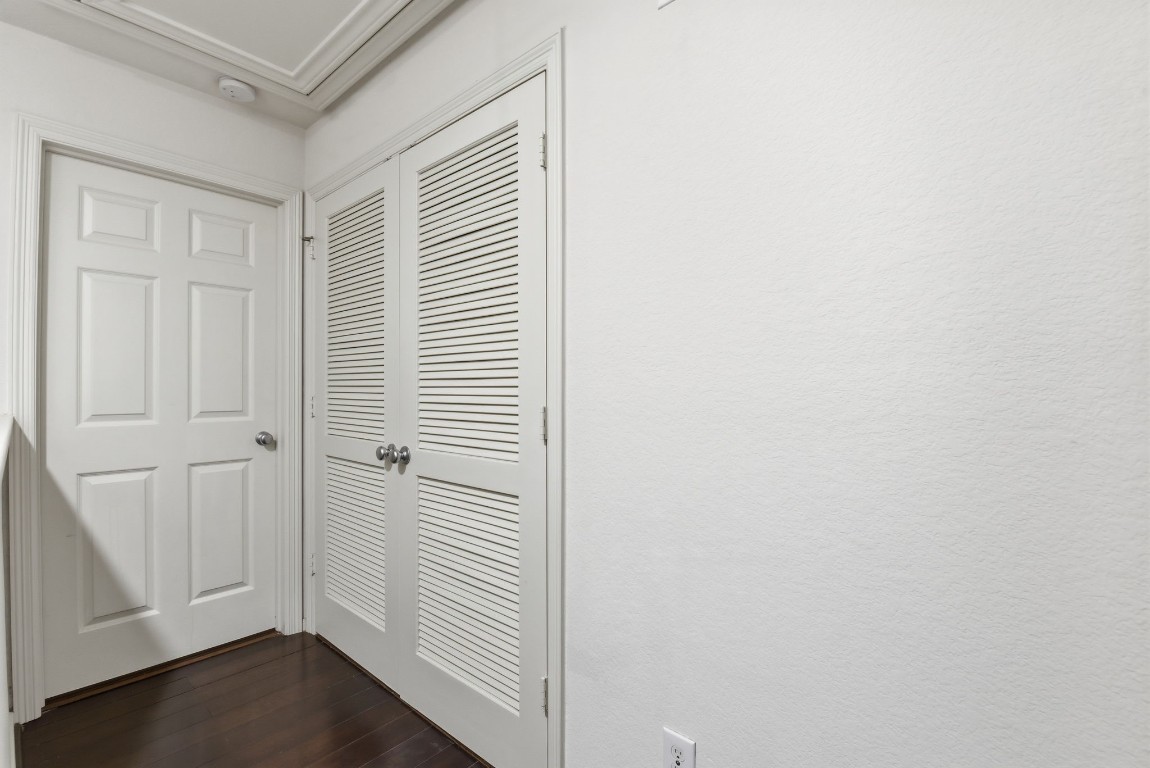 3209 Clearview Circle Houston, TX 77025 - Photo 27 of 40 a view of a livingroom with an empty space
