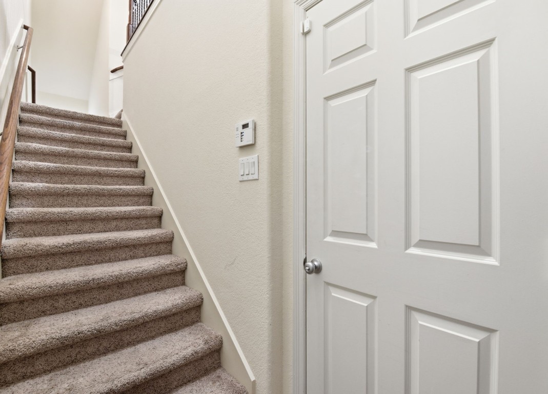 3209 Clearview Circle Houston, TX 77025 - Photo 6 of 40 a view of entryway