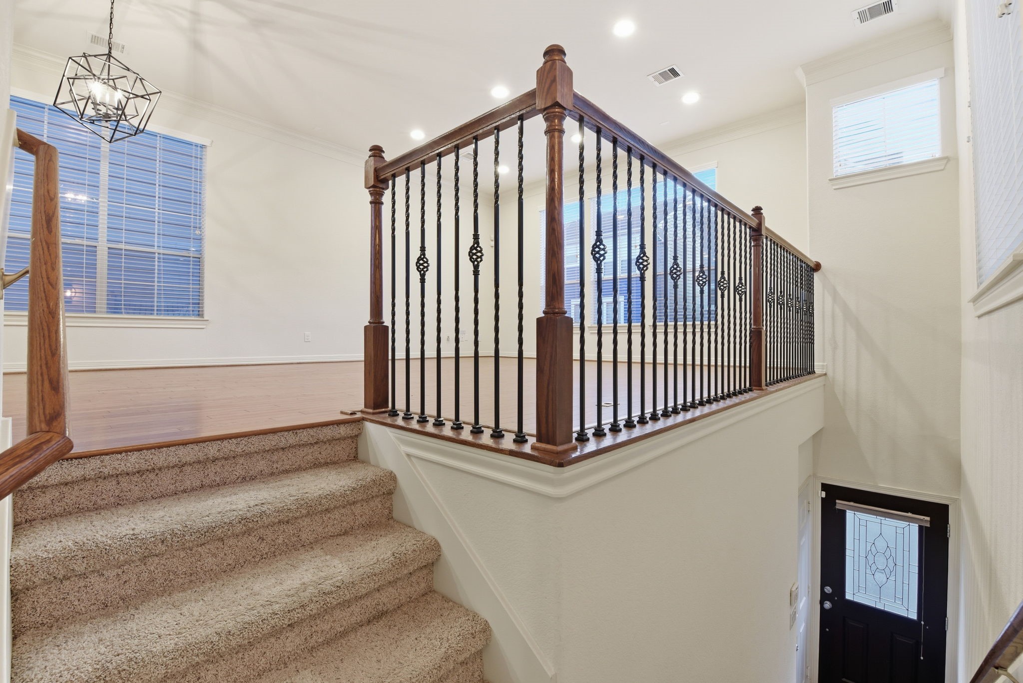 3209 Clearview Circle Houston, TX 77025 - Photo 7 of 40 a view of entryway