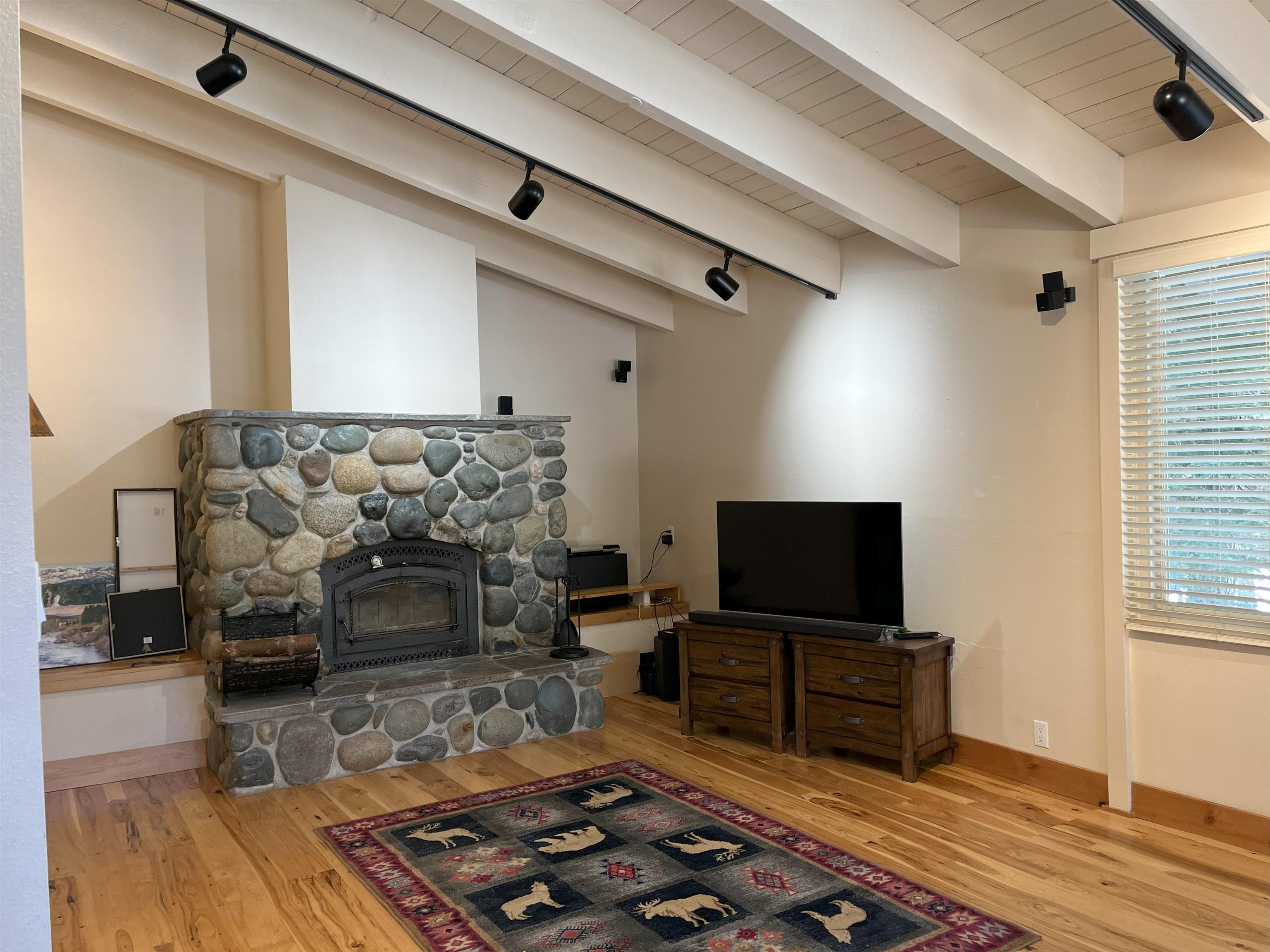 10219 Washoe Road Truckee, CA 96161 - Photo 6 of 7 Gallery Image 6