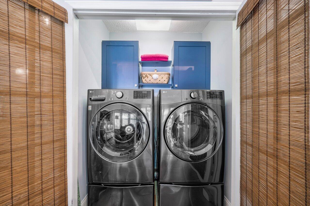 2220 Rabbit Hollowe Circle Delray Beach, FL 33445 - Photo 27 of 48 Interior Laundry