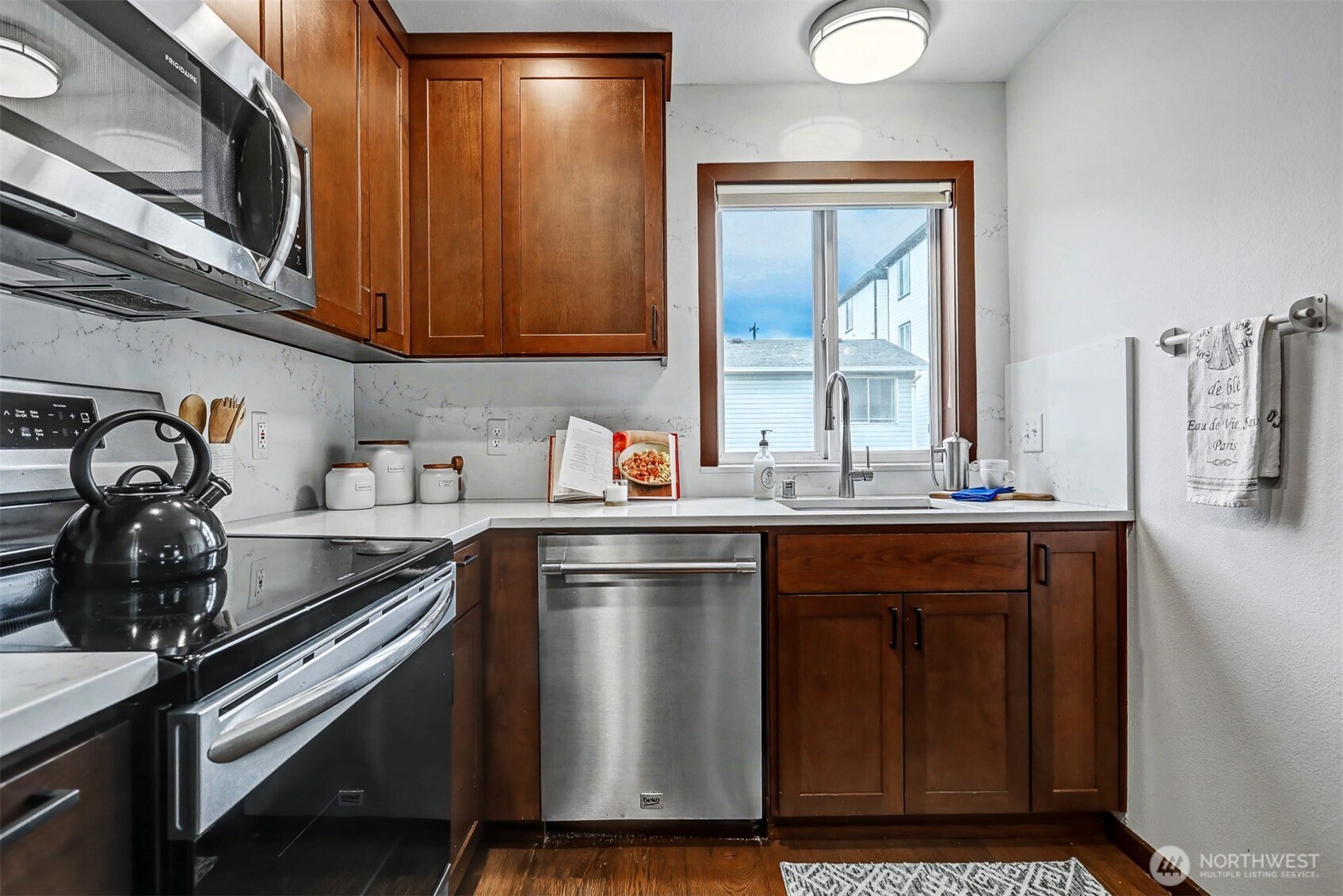2422 Northwest 58th Street, Unit 202 Seattle, WA 98107 - Photo 11 of 33