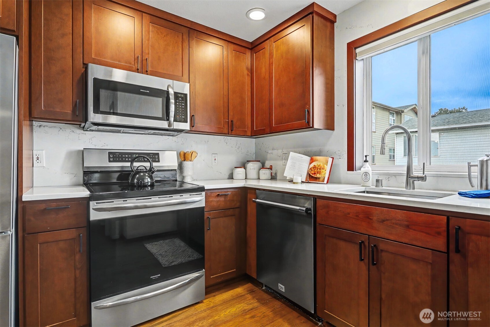 2422 Northwest 58th Street, Unit 202 Seattle, WA 98107 - Photo 10 of 33
