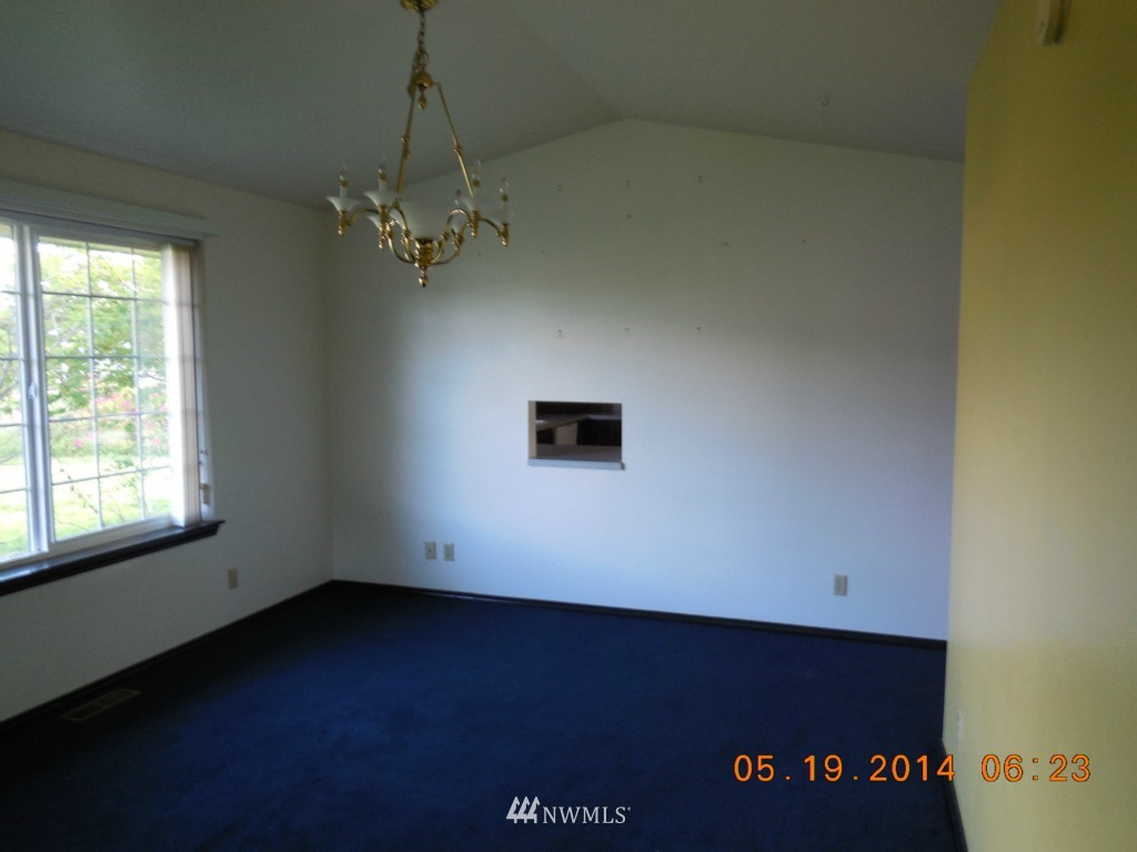 9230 Applegate Loop Southwest Rochester, WA 98579 - Photo 3 of 12