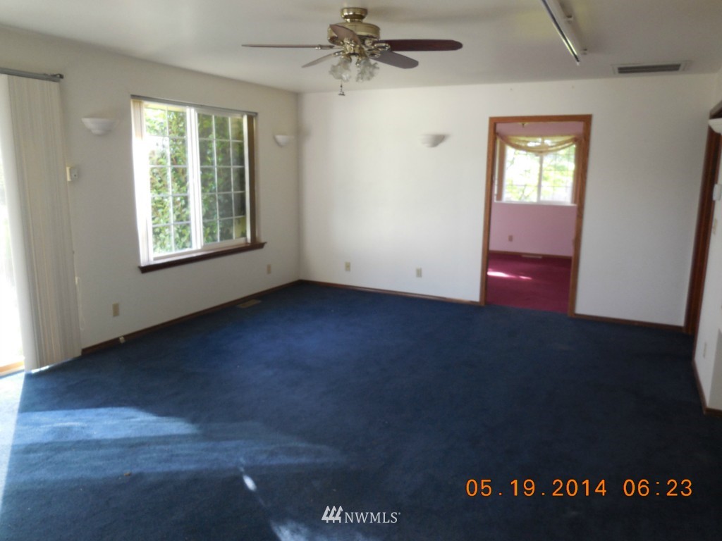 9230 Applegate Loop Southwest Rochester, WA 98579 - Photo 4 of 12