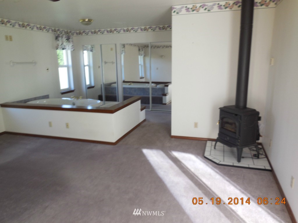 9230 Applegate Loop Southwest Rochester, WA 98579 - Photo 5 of 12