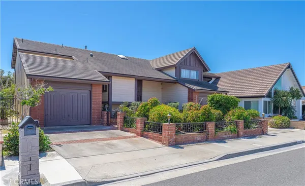 $2,099,000 | 3472 Sagamore Drive, Huntington Beach, CA 92649