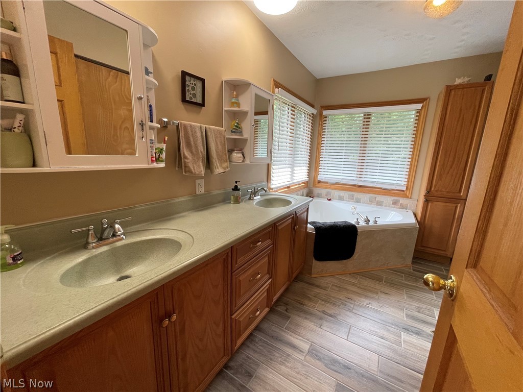 37520 Harry's Ridge Road Barnesville, OH 43713 - Photo 10 of 20 Master Bath