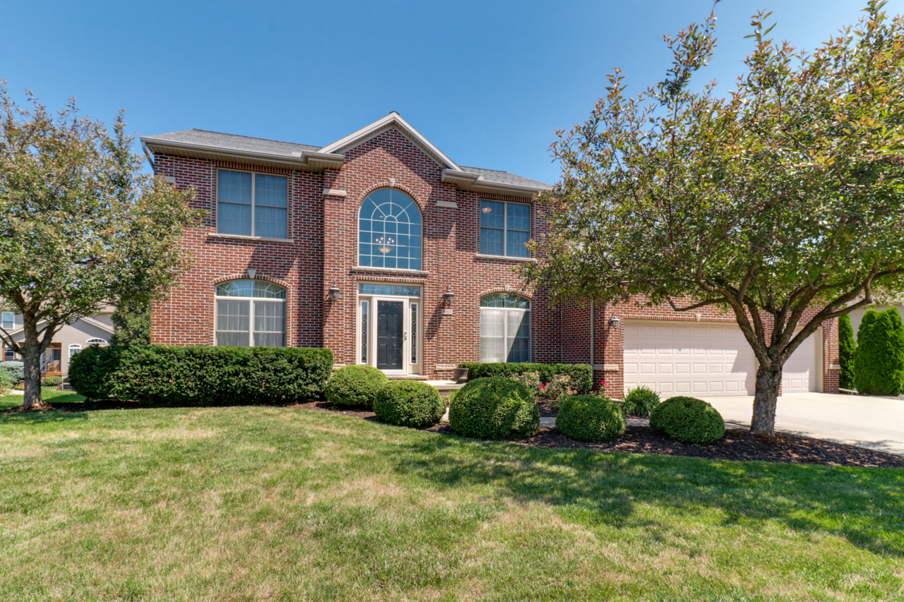 4012 Rockledge Road Bloomington, IL 61705 - Photo 62 of 63 a front view of a house with a yard