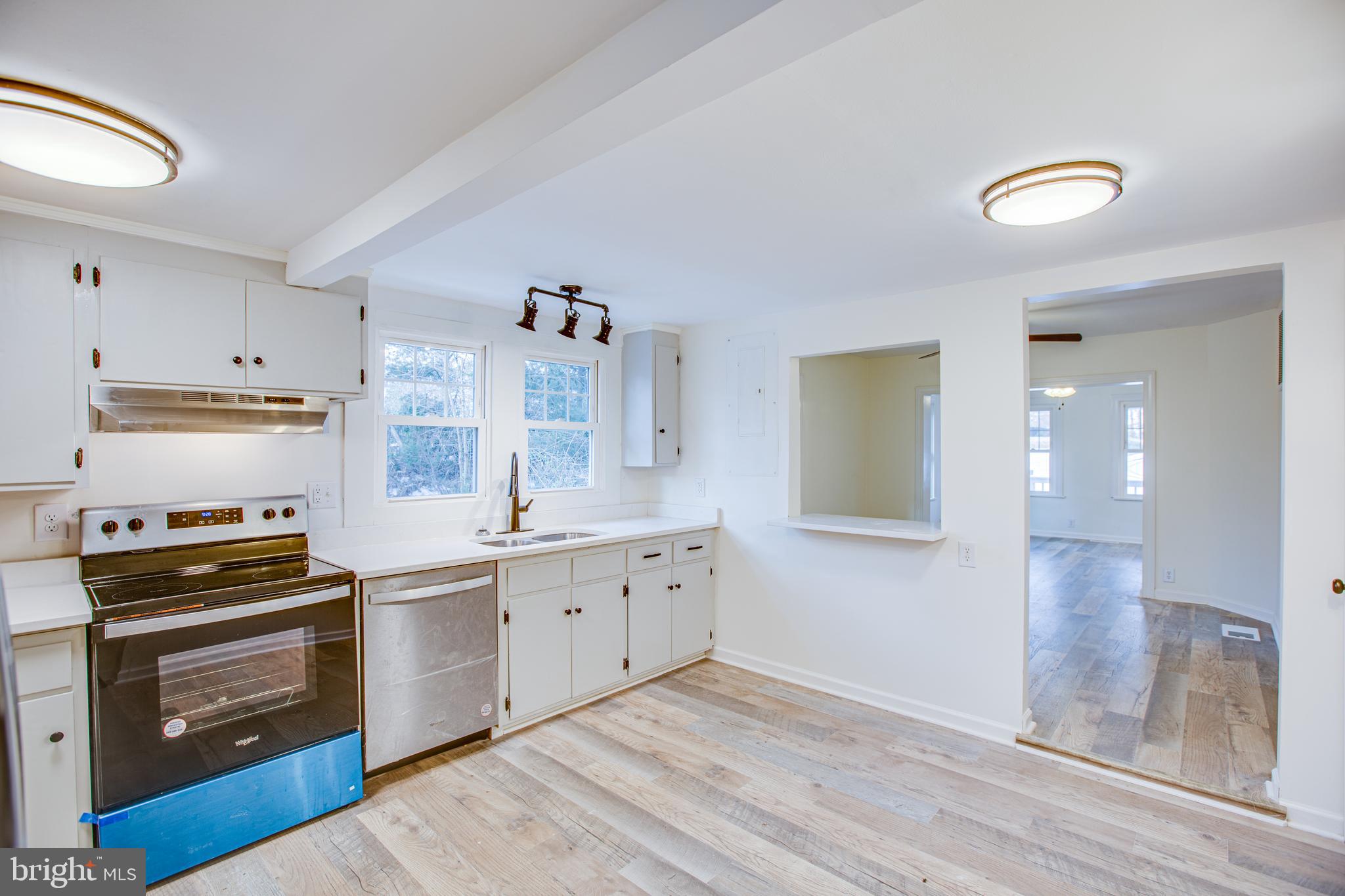 75 Ferry Road Fredericksburg, VA 22405 - Photo 11 of 29 Quartz Countertops, Stainless Steel Appliances
