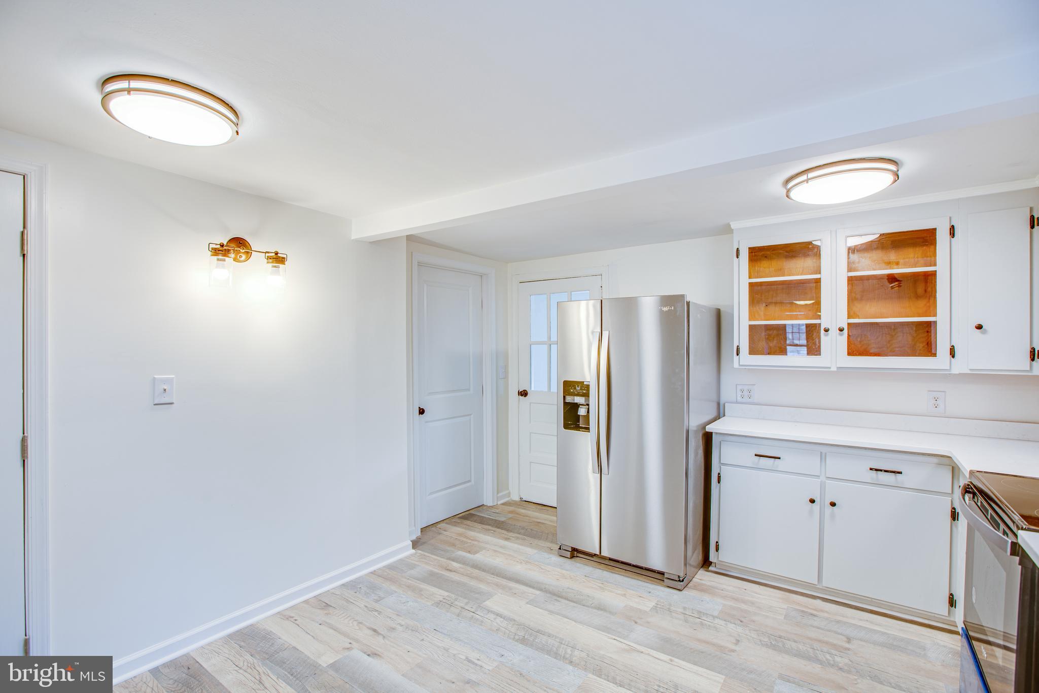 75 Ferry Road Fredericksburg, VA 22405 - Photo 12 of 29 Beautiful Glass Window Open Cabinetry