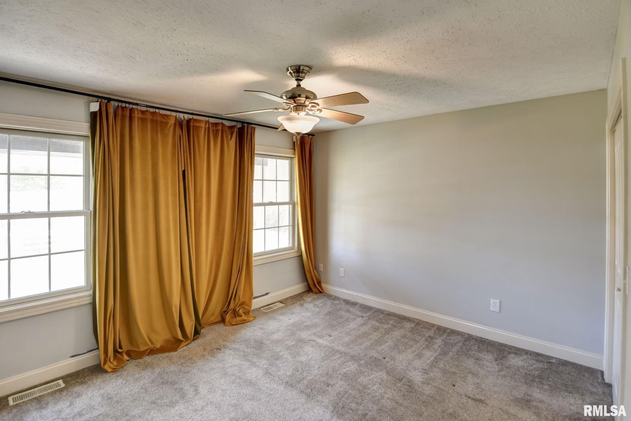 400 Park Street Rochester, IL 62563 - Photo 15 of 33