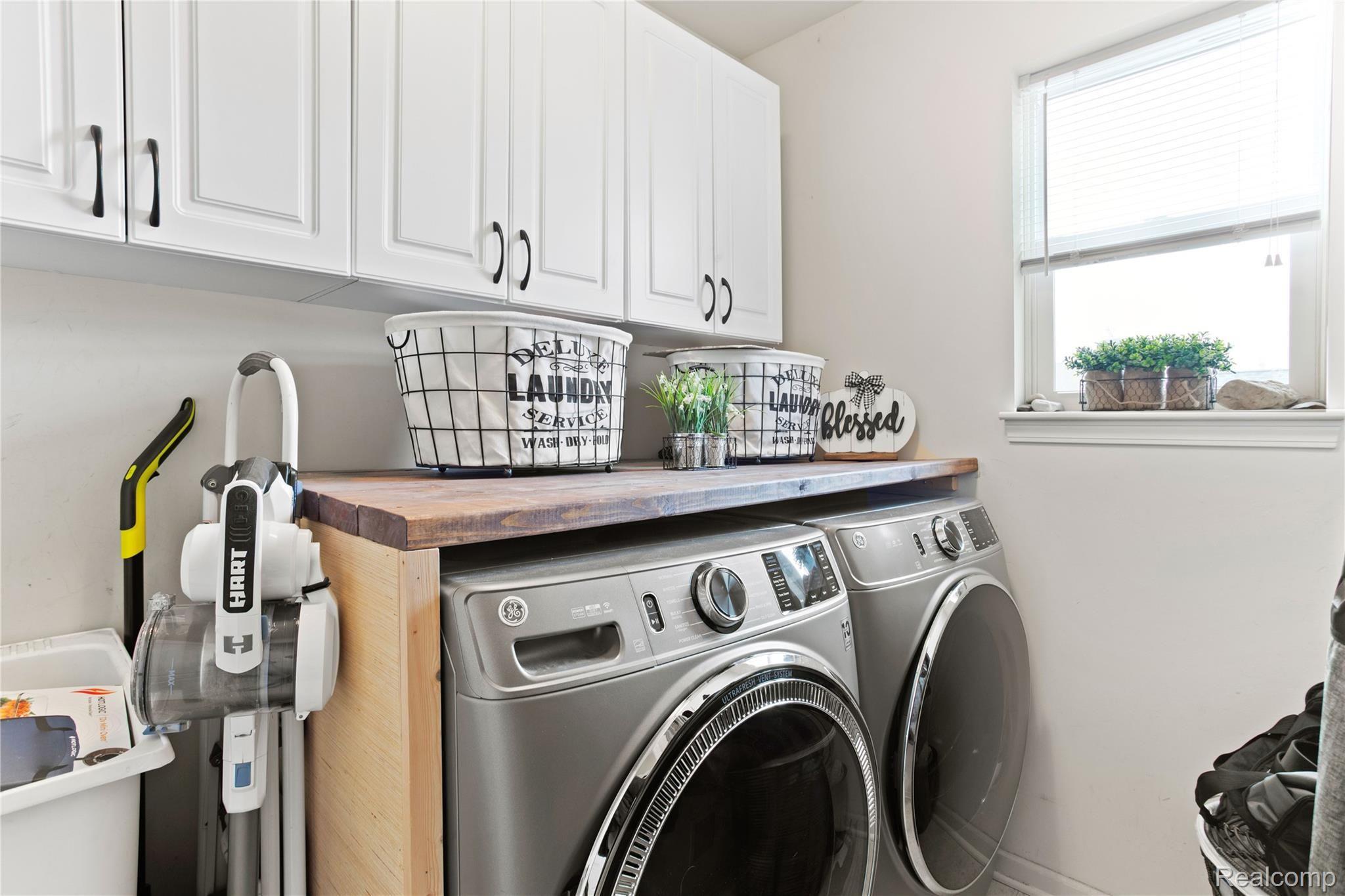 9374 Maple Ridge Drive Newport, MI 48166 - Photo 25 of 47 laundry
