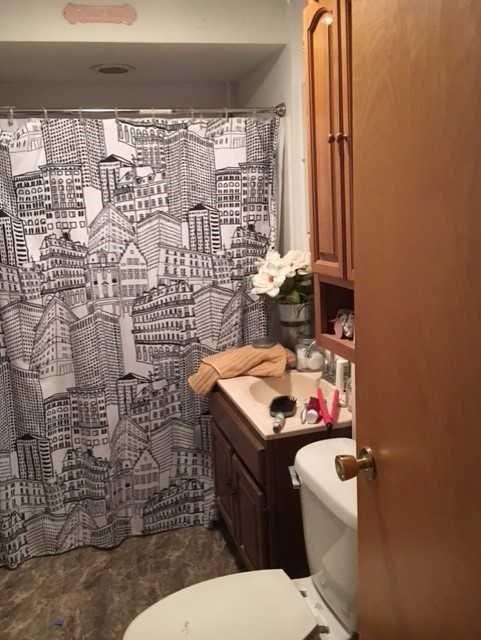 805 Guys Run Road Pittsburgh, PA 15238 - Photo 3 of 5 FULL SHOWER BATH ONT HE SAME LEVEL AS BEDROOMS!