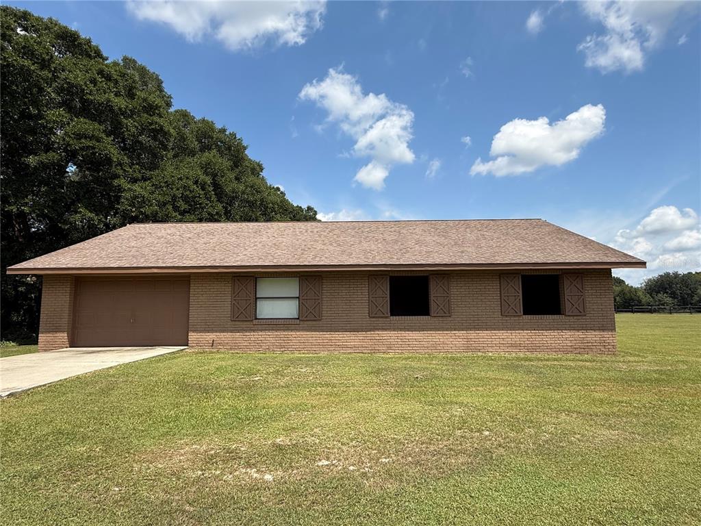 9901 Southwest 67th Terrace Ocala, FL 34476 - Photo 59 of 71 a front view of a house with a garden