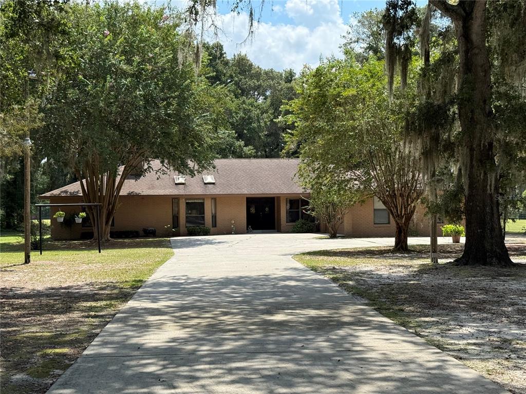 9901 Southwest 67th Terrace Ocala, FL 34476 - Photo 67 of 71 a house with trees in the background