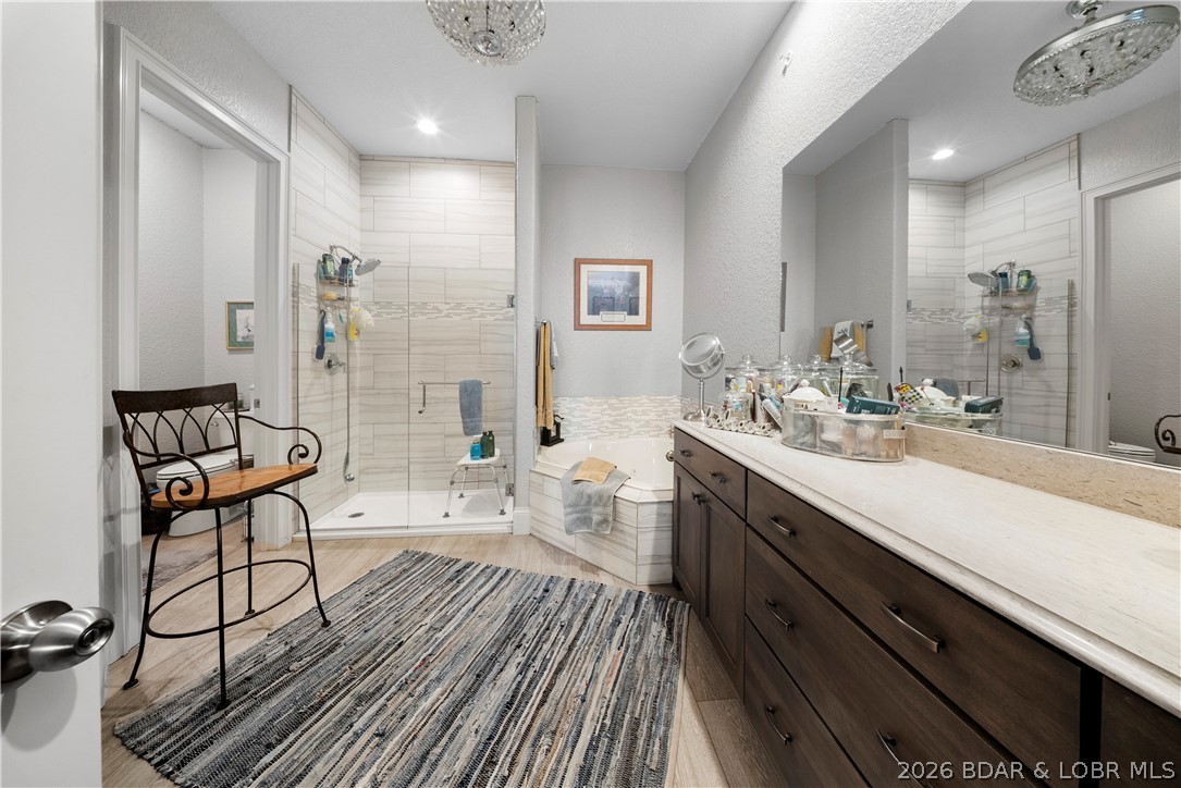 1184 Jeffries Road, Unit 512 Osage Beach, MO 65065 - Photo 21 of 47 Large Master Bathroom