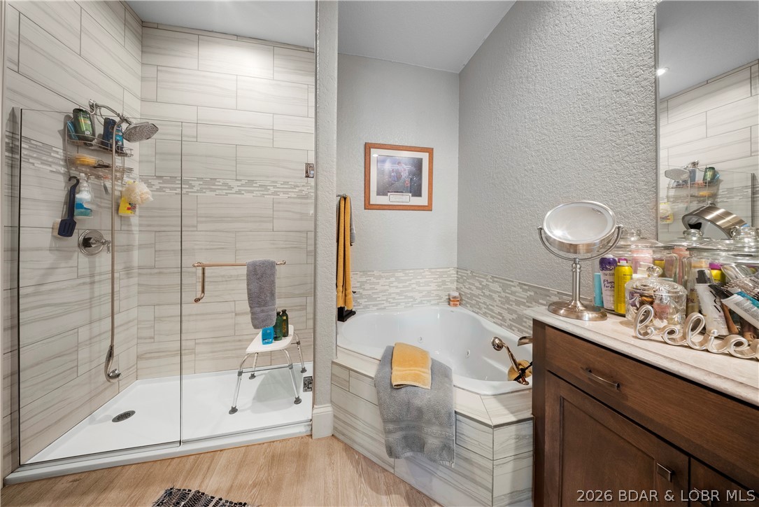 1184 Jeffries Road, Unit 512 Osage Beach, MO 65065 - Photo 22 of 47 Walk-In Shower and Jetted Tub