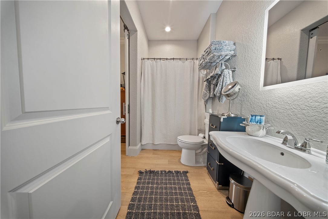 1184 Jeffries Road, Unit 512 Osage Beach, MO 65065 - Photo 25 of 47 Full Bathroom