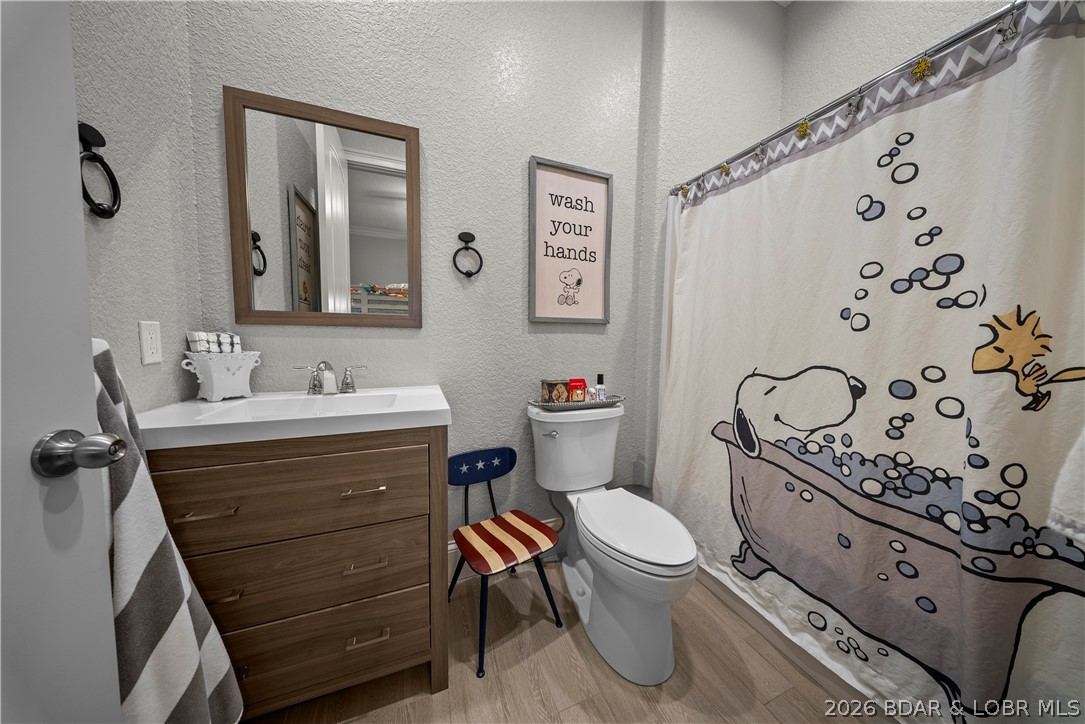 1184 Jeffries Road, Unit 512 Osage Beach, MO 65065 - Photo 29 of 47 En-Suite Bathroom to Bedroom #3