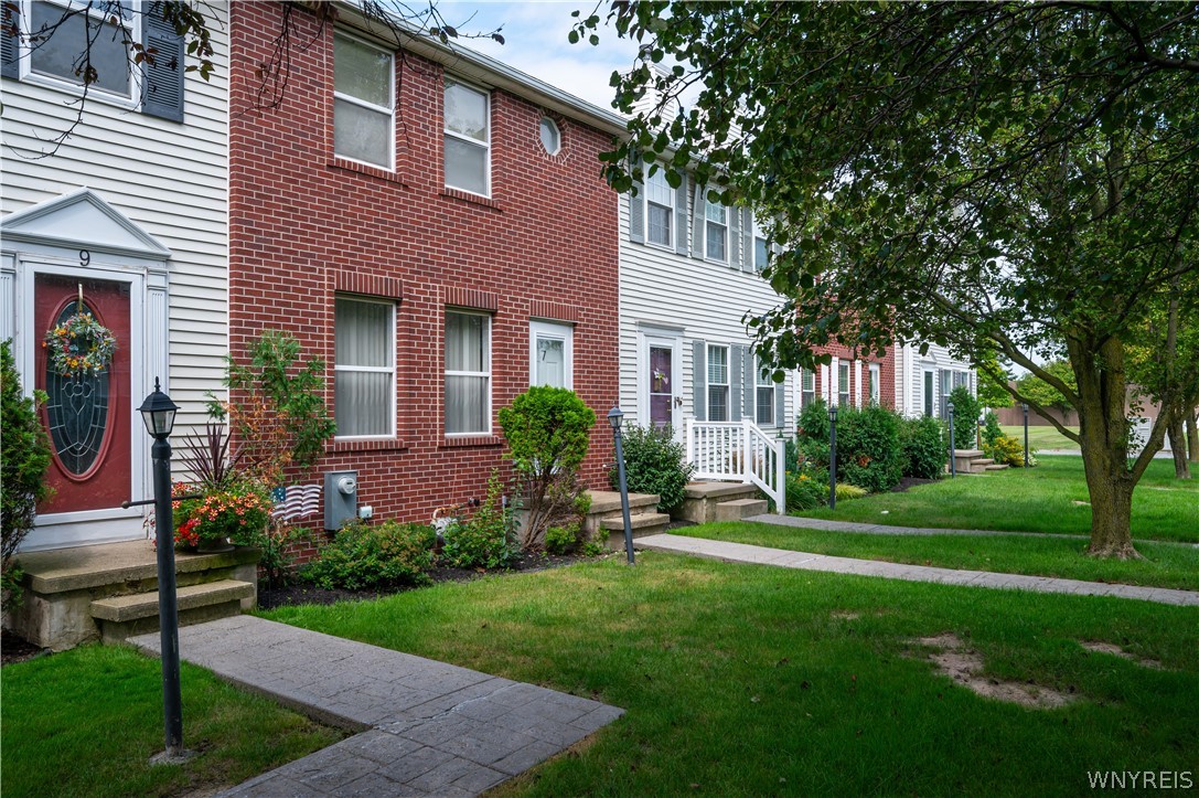 7 Queens Guard Walk, Unit 7 Tonawanda, NY 14150 - Photo 3 of 37 Gallery Image 3