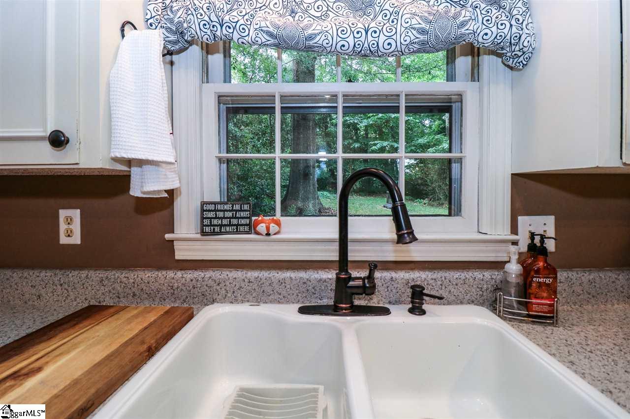 205 Hunting Hollow Road Greenville, SC 29615 - Photo 9 of 36 Gallery Image 9