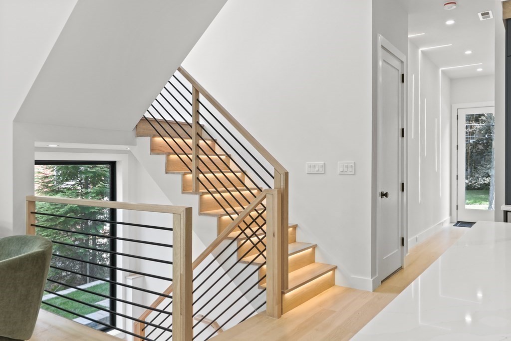 70 Washington Street, Unit 70 Newton, MA 02458 - Photo 9 of 25 a view of entryway