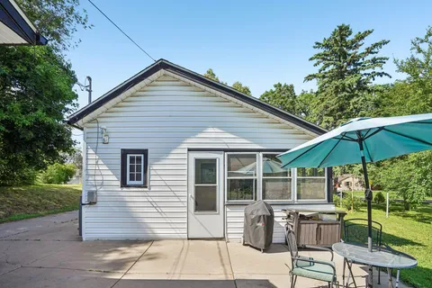 $269,000 | 302 Wyoming Street East, St. Paul, MN 55107