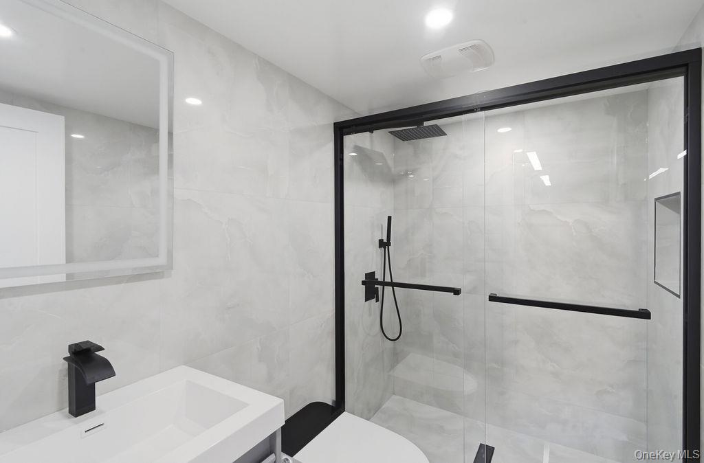 2934 Kinloch Road Wantagh, NY 11793 - Photo 19 of 34