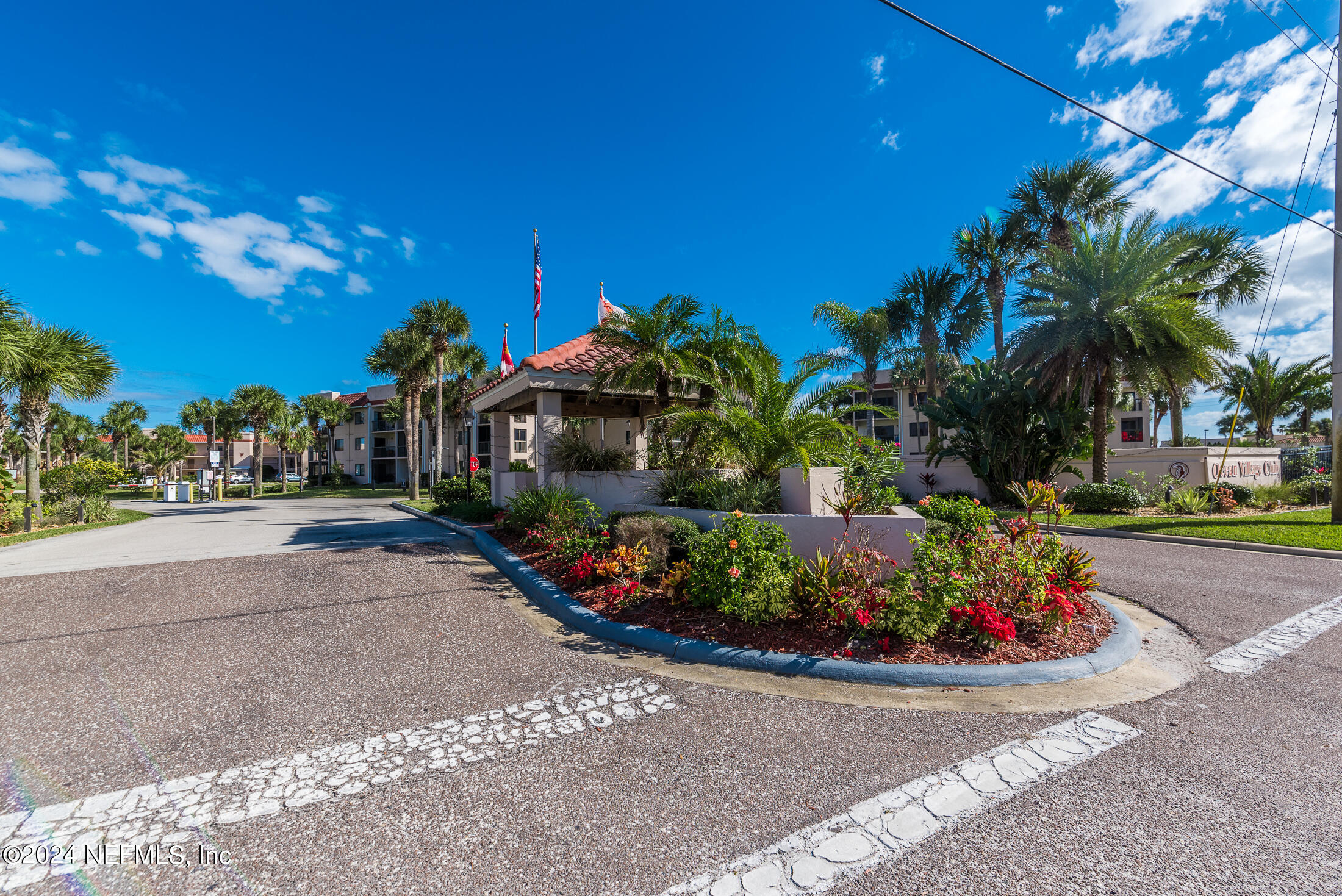 4250 A1A South, Unit Q31 (ELEVATOR) St. Augustine, FL 32080 - Photo 37 of 45 a front view of a house with a yard and a garage