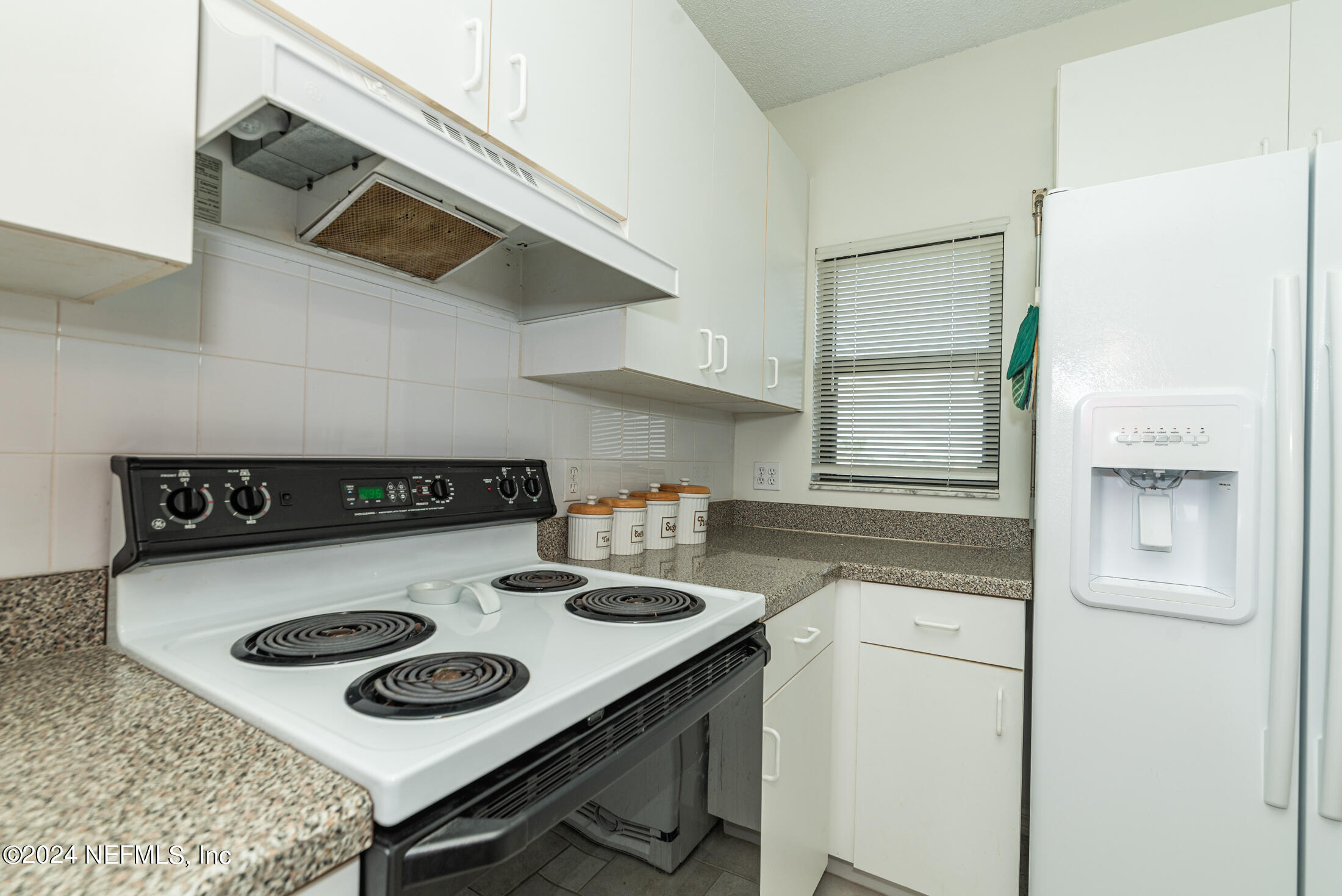 4250 A1A South, Unit Q31 (ELEVATOR) St. Augustine, FL 32080 - Photo 7 of 45 a kitchen with a stove and a refrigerator