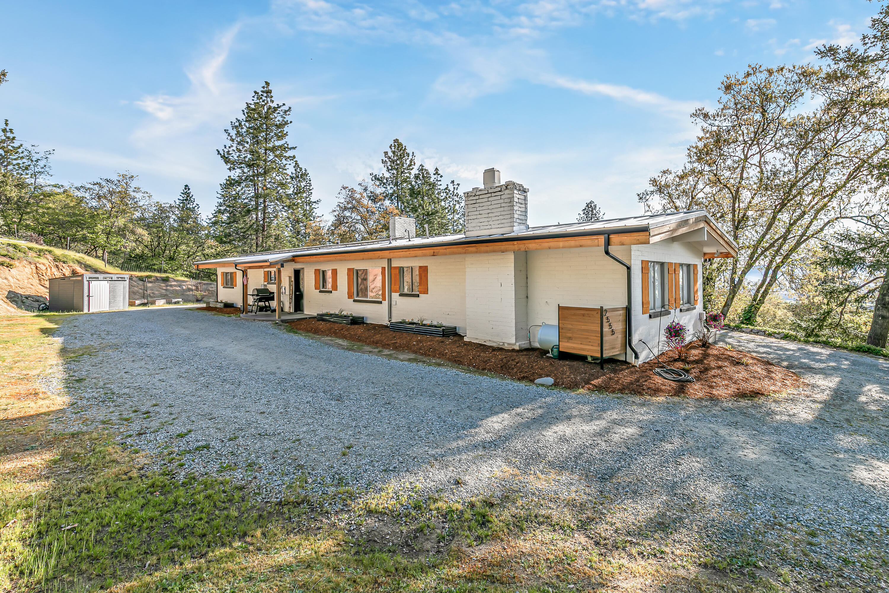 2555 Old Military Road Central Point, OR 97502 - Photo 23 of 31 9R9A4827