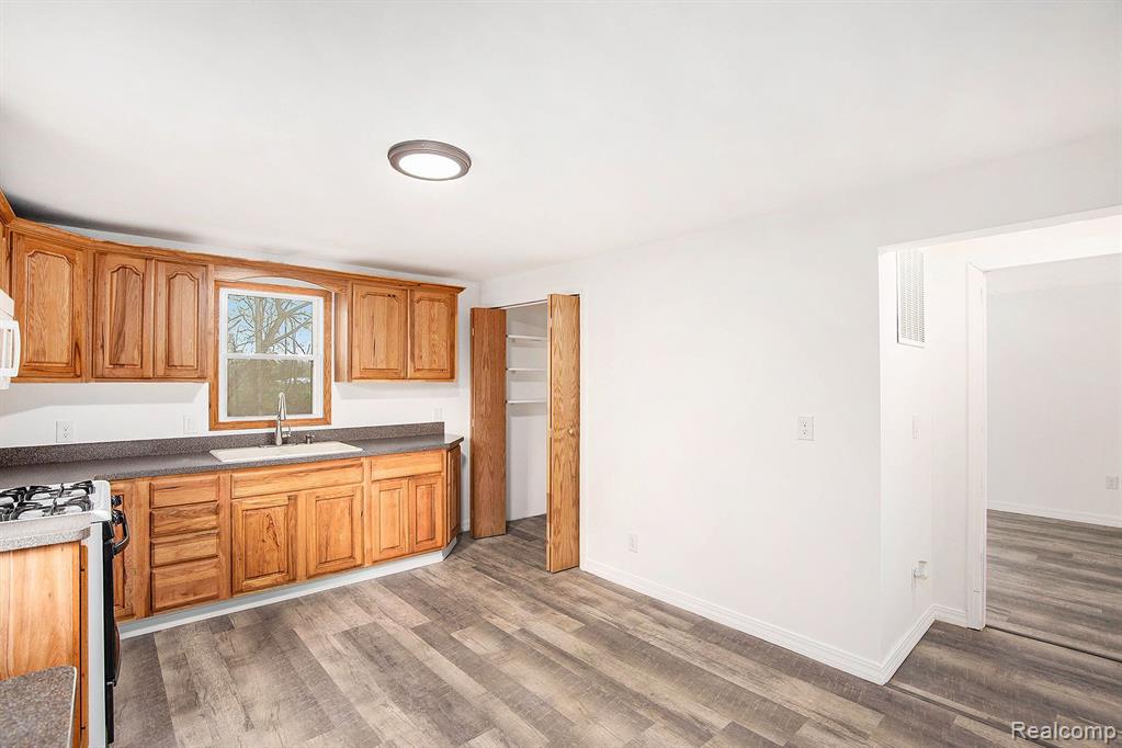 2543 Imlay City Road Lapeer, MI 48446 - Photo 9 of 29