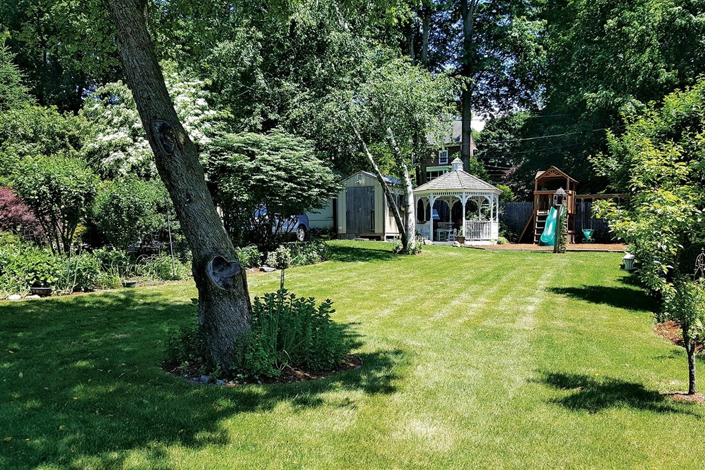 22 Hobart Road Newton, MA 02459 - Photo 18 of 19