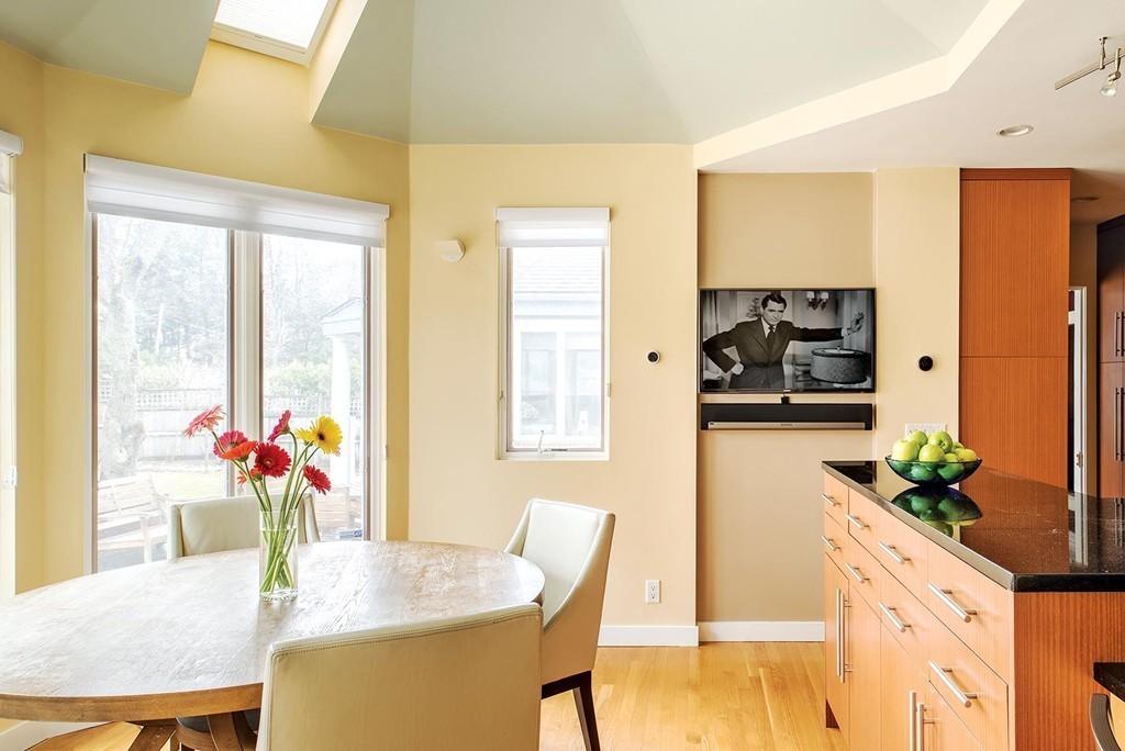 22 Hobart Road Newton, MA 02459 - Photo 3 of 19