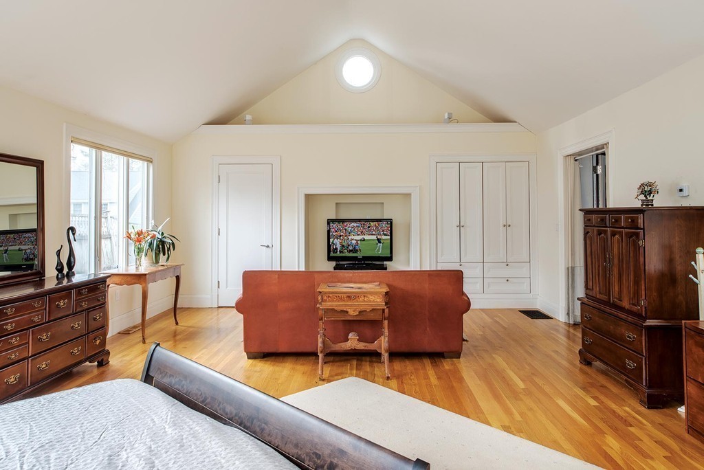 22 Hobart Road Newton, MA 02459 - Photo 8 of 19