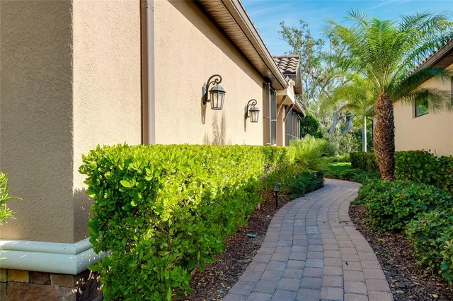 a view of a pathway in outside of the house