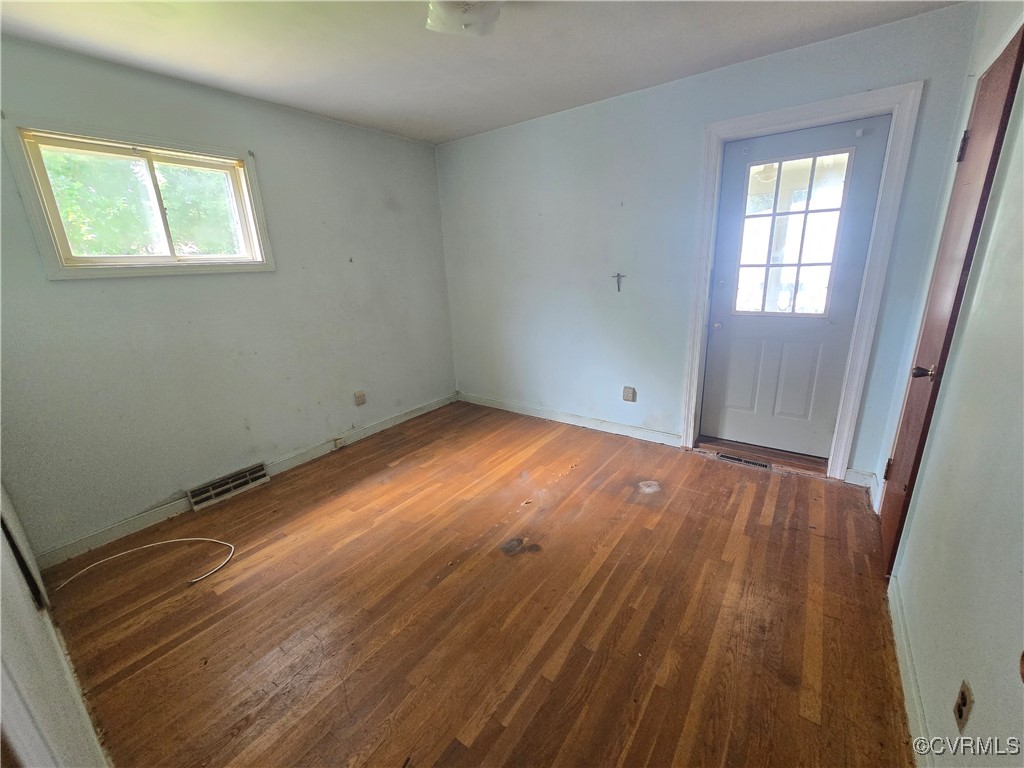 2930 Poyntelle Road Richmond, VA 23235 - Photo 19 of 33 BR 2 with access to the screened porch