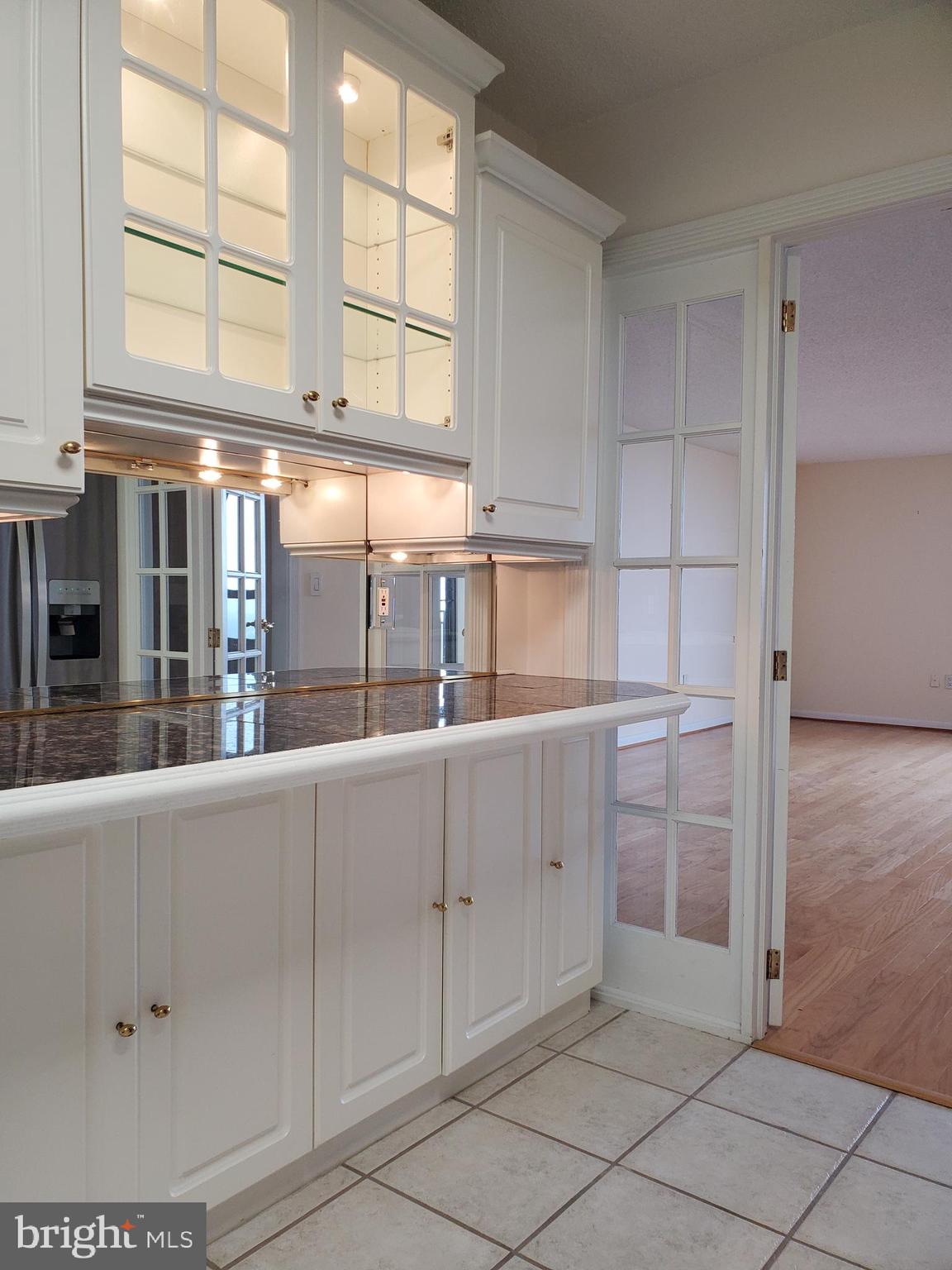 205 East Joppa Road, Unit 2105 Towson, MD 21286 - Photo 17 of 46 Kitchen Breakfast/Serving Counter