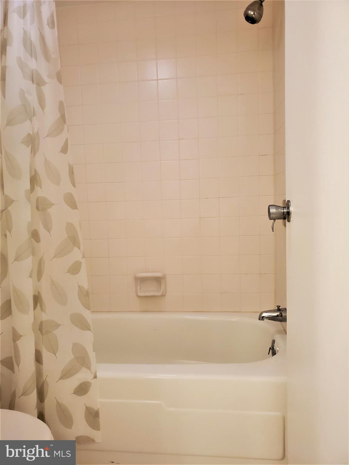 205 East Joppa Road, Unit 2105 Towson, MD 21286 - Photo 31 of 46 2nd Bathroom Tub/Shower