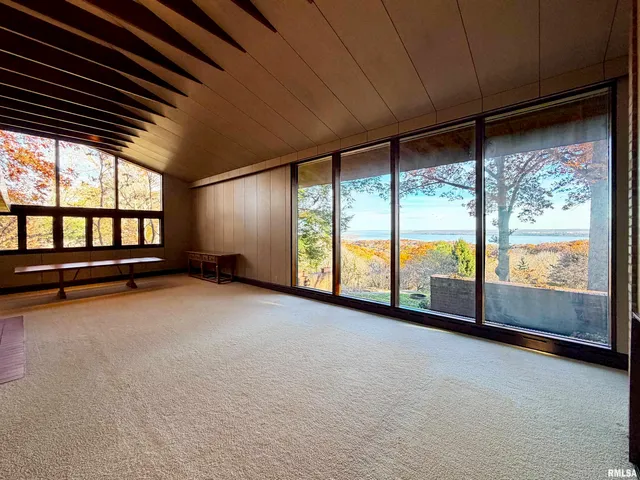 $975,000 | 501 East High Point Road, Peoria, IL 61614