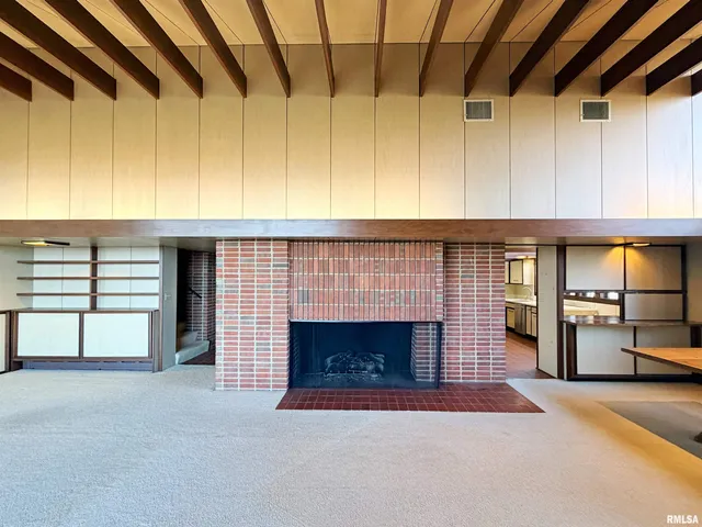 $975,000 | 501 East High Point Road, Peoria, IL 61614