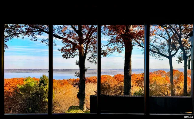 $975,000 | 501 East High Point Road, Peoria, IL 61614