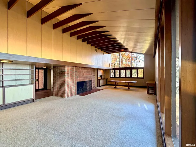 $975,000 | 501 East High Point Road, Peoria, IL 61614