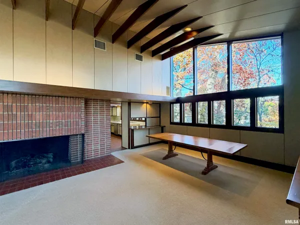 $940,000 | 501 East High Point Road, Peoria, IL 61614