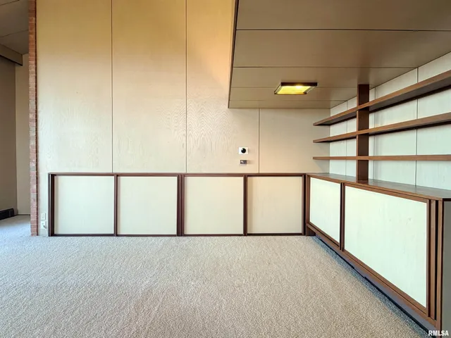 $975,000 | 501 East High Point Road, Peoria, IL 61614