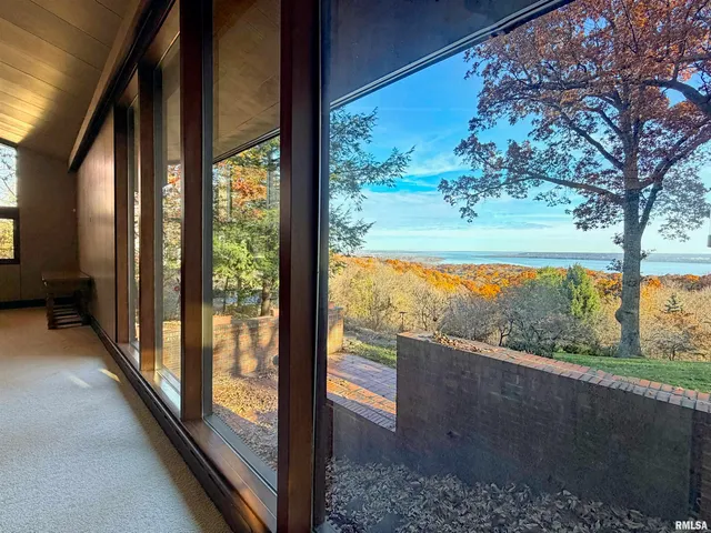 $975,000 | 501 East High Point Road, Peoria, IL 61614