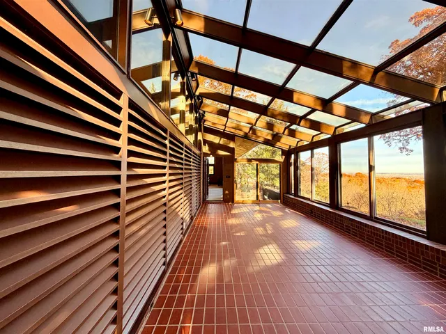 $975,000 | 501 East High Point Road, Peoria, IL 61614