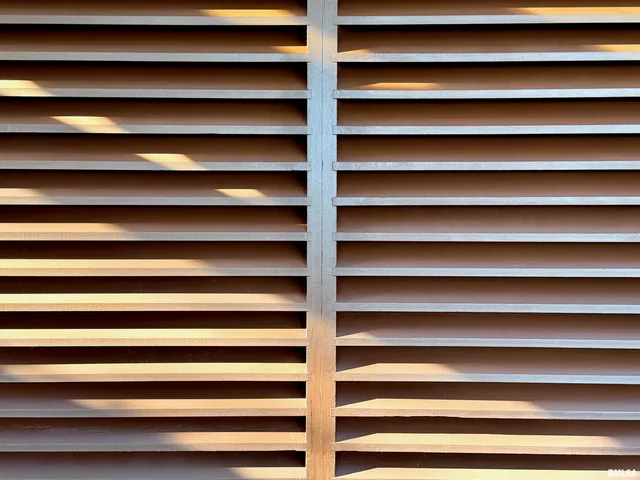 $975,000 | 501 East High Point Road, Peoria, IL 61614